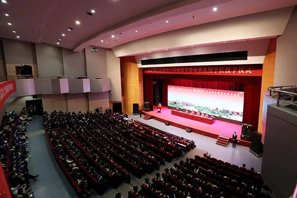 艾弗森贝博ballbet官网举行2021年研究生毕业典礼暨学位授予仪式