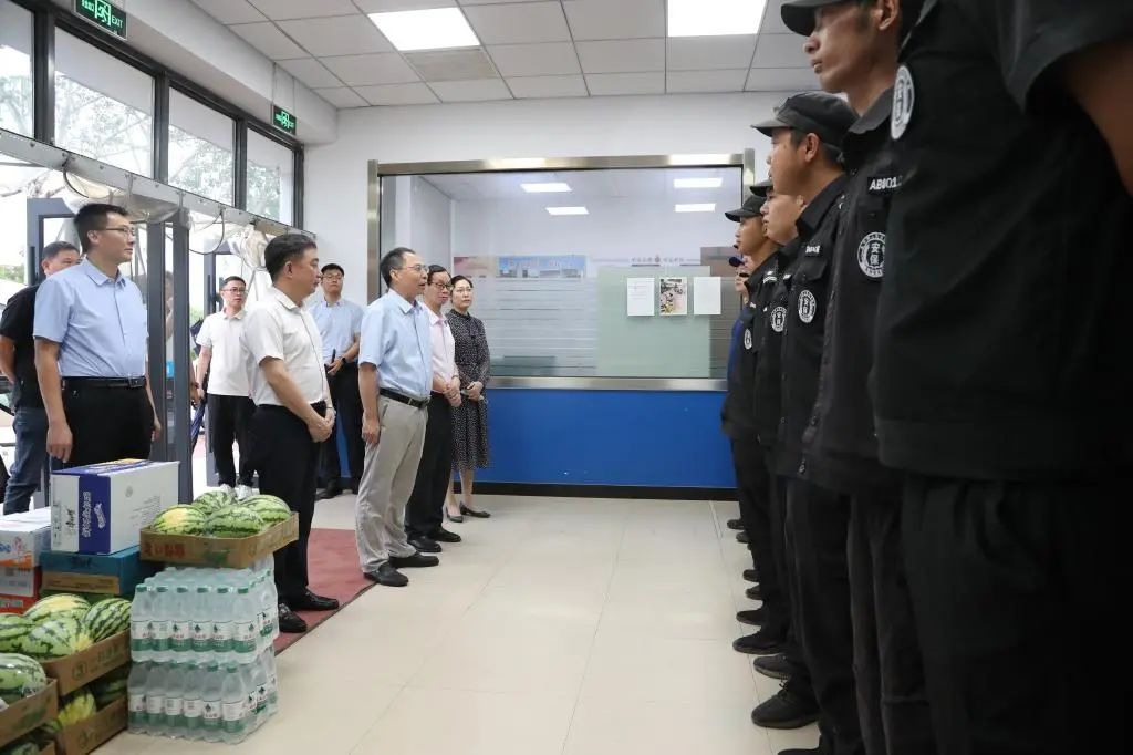 贝博开展“夏送凉爽”慰问活动