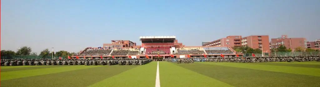 贝博举行2023级本科生军事技能训练成果汇报暨总结表彰大会