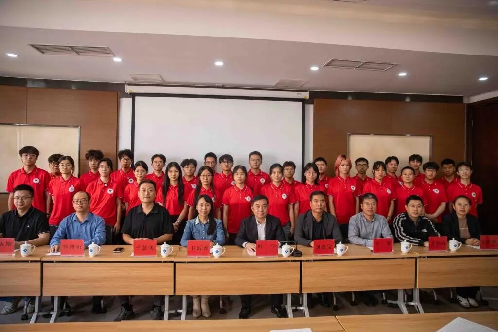 贝博举行2024级明理卓越创新班开班仪式