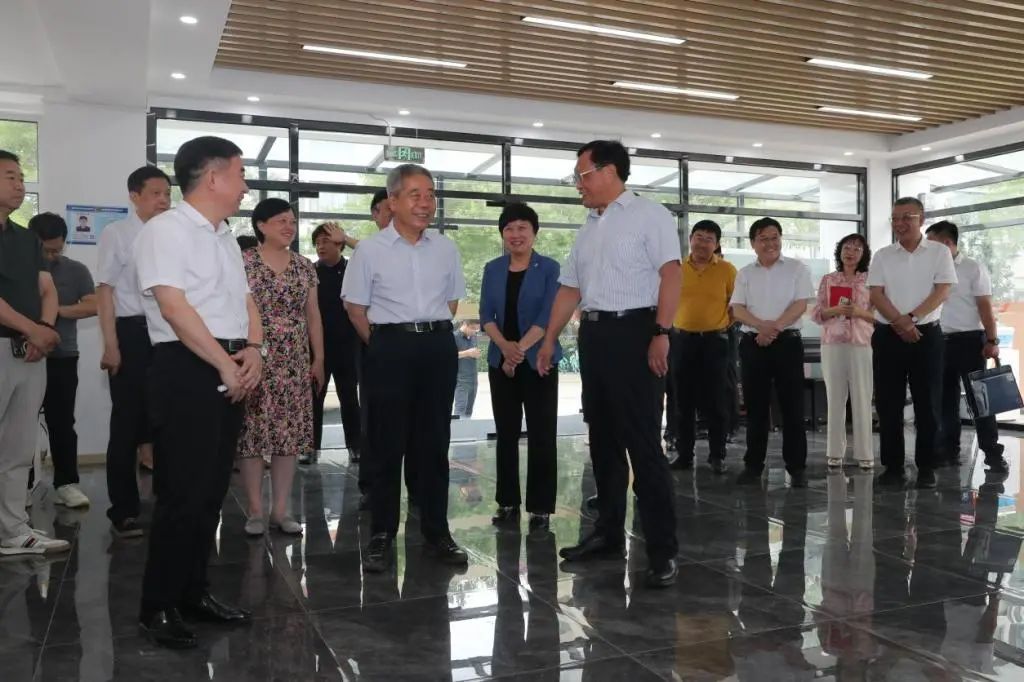 全国政协领导一行到贝博调研指导工作