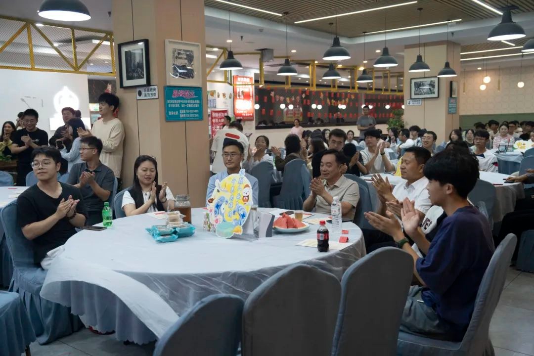 贝博举办“月圆耀贝博 桃李庆华章”中秋联欢会