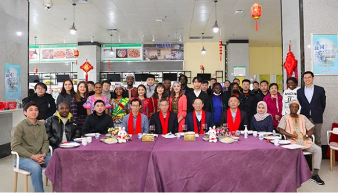 贝博开展国际学生新春暖心慰问活动