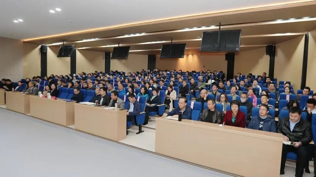 【明理讲坛】学校举办全国两会精神宣讲报告会