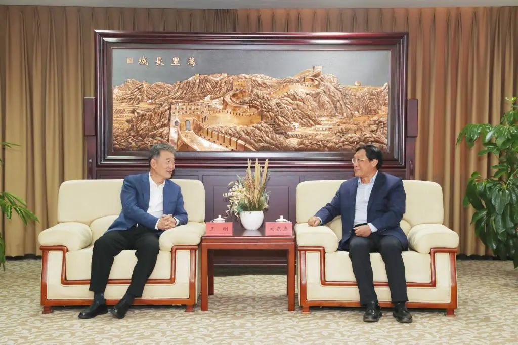 民进中央“凝心铸魂强根基、团结奋进新征程” 主题教育调研座谈会在贝博召开