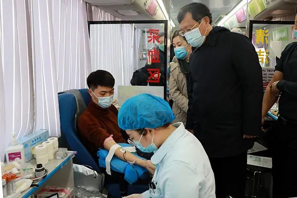 贝博开展“仁爱之师，热血奉献”职工无偿献血活动