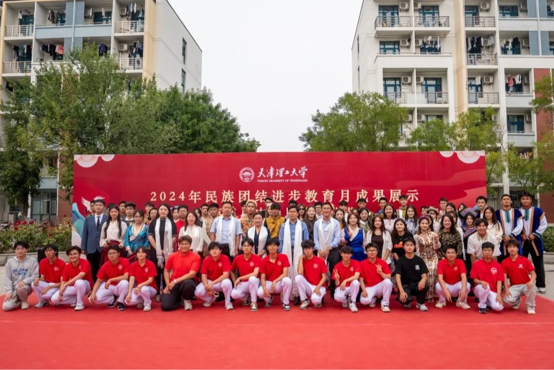 践行民族团结，贝博石榴籽为祖国庆生！