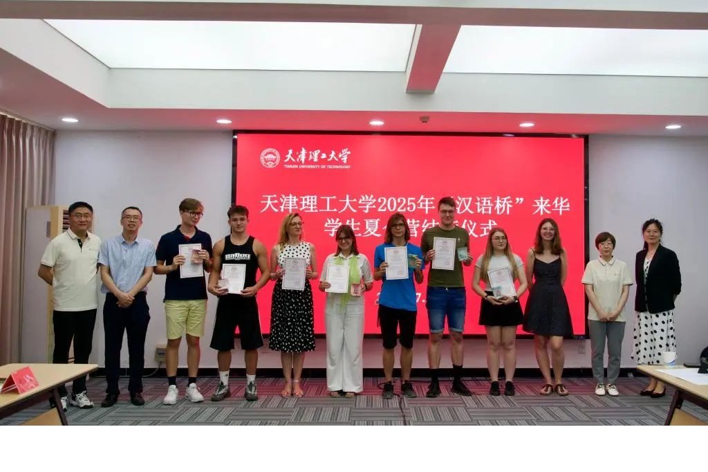 学校2025年“汉语桥”夏令营圆满落幕